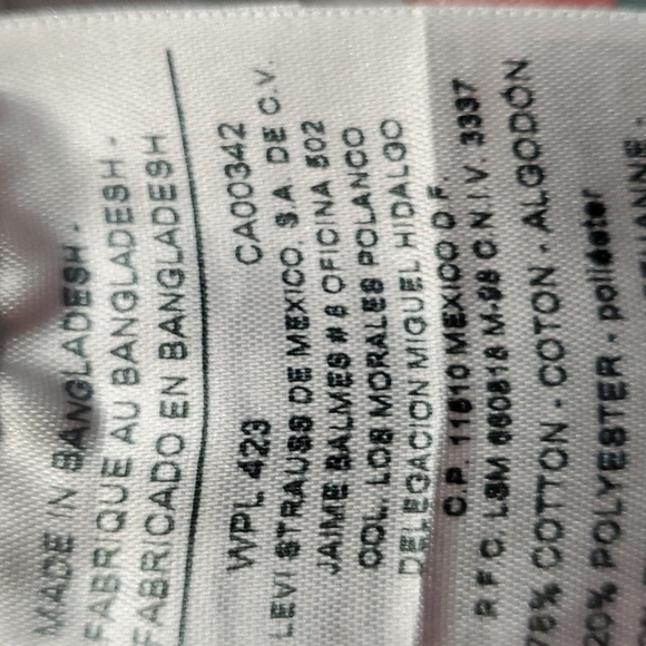 DENIZEN LEVIS MODERN SHORTS. Size 6, waist 28. Inseam 4". - Picture 10 of 10